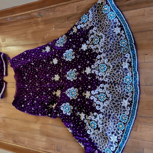 Stunning purple velvet lehenga ( skirt, crop and shawl) - Picture 1 of 8
